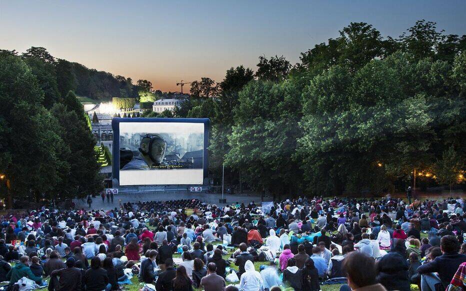 french-comedy-film-outdoors-under-the-stars-paris-extraordinaire